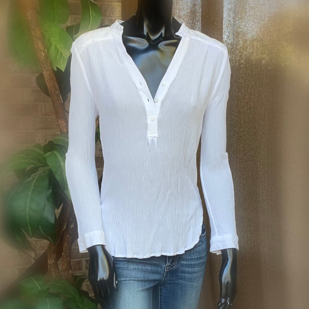 Market & Spruce Crinkle Gauze Fabric Long Sleeve V-Neck Top